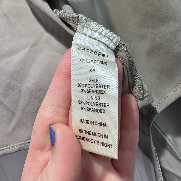 Crescent Sage Cropped Blazer - Picture 7 of 11